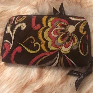 💜 3/$24 Vera Bradley zip around wallet Puccini